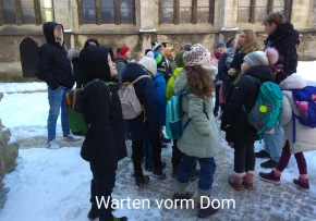 Warten vorm Dom | Foto: Ilona Giese